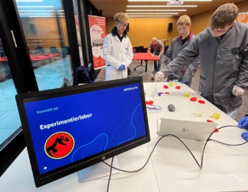 Im Experimentierlabor entstehen kleine Kunstwerke