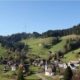 Krinau mit den geplanten Windkraftanlagen im Hintergrund